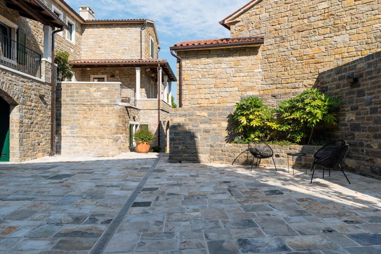 L'Abbraccio Della Quercia Apartment Momjan ภายนอก รูปภาพ